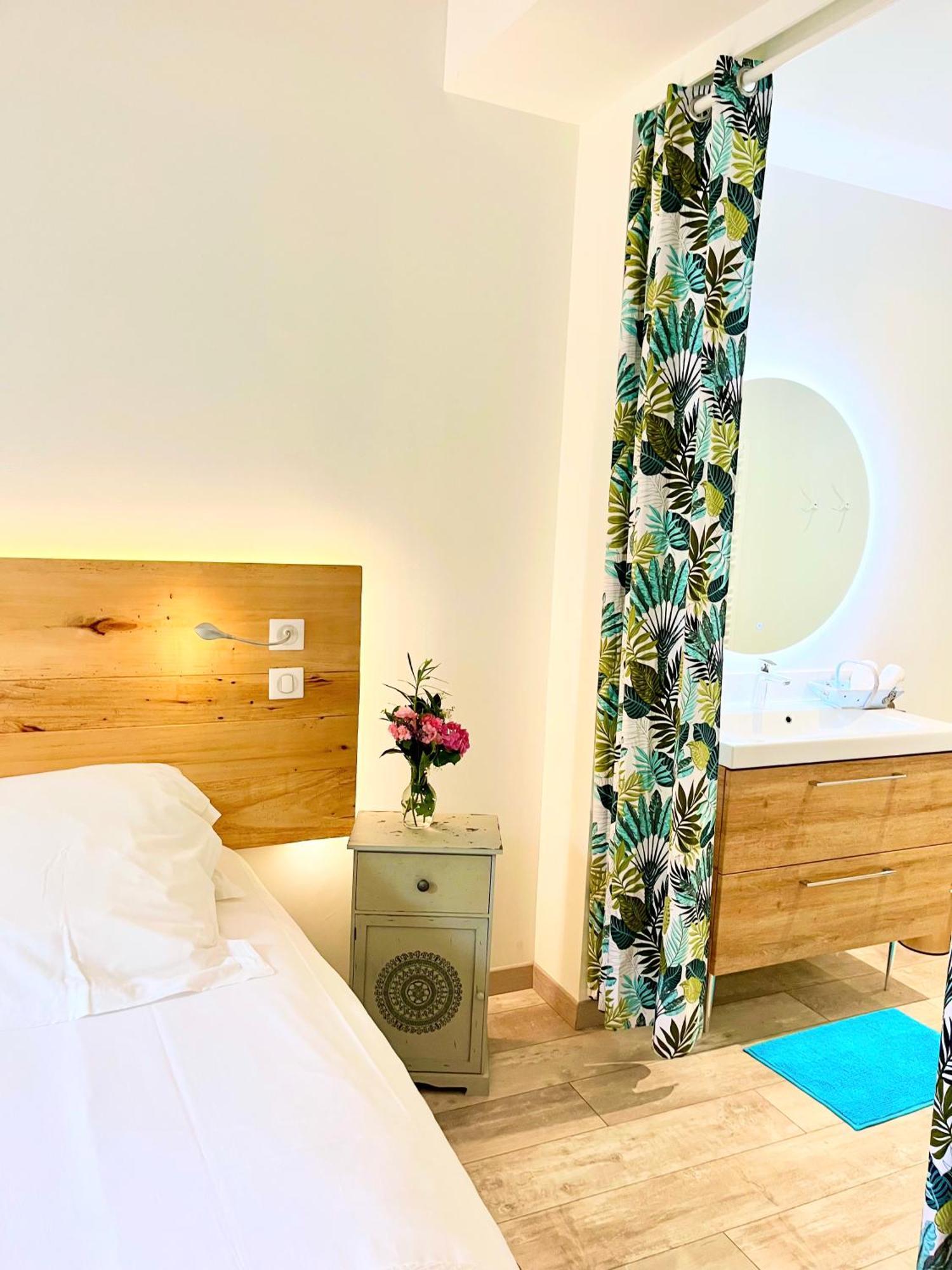 Bed and Breakfast Le Relais Des Anges Mercues Екстер'єр фото